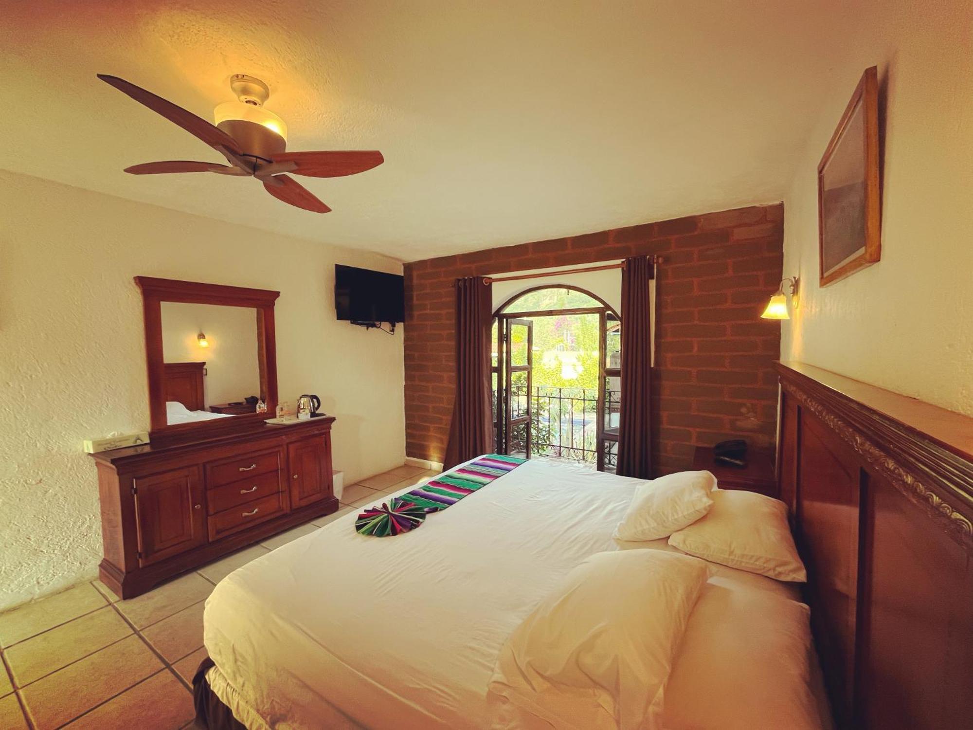Hotel Hacienda Ventana Del Cielo 테포츨란 외부 사진