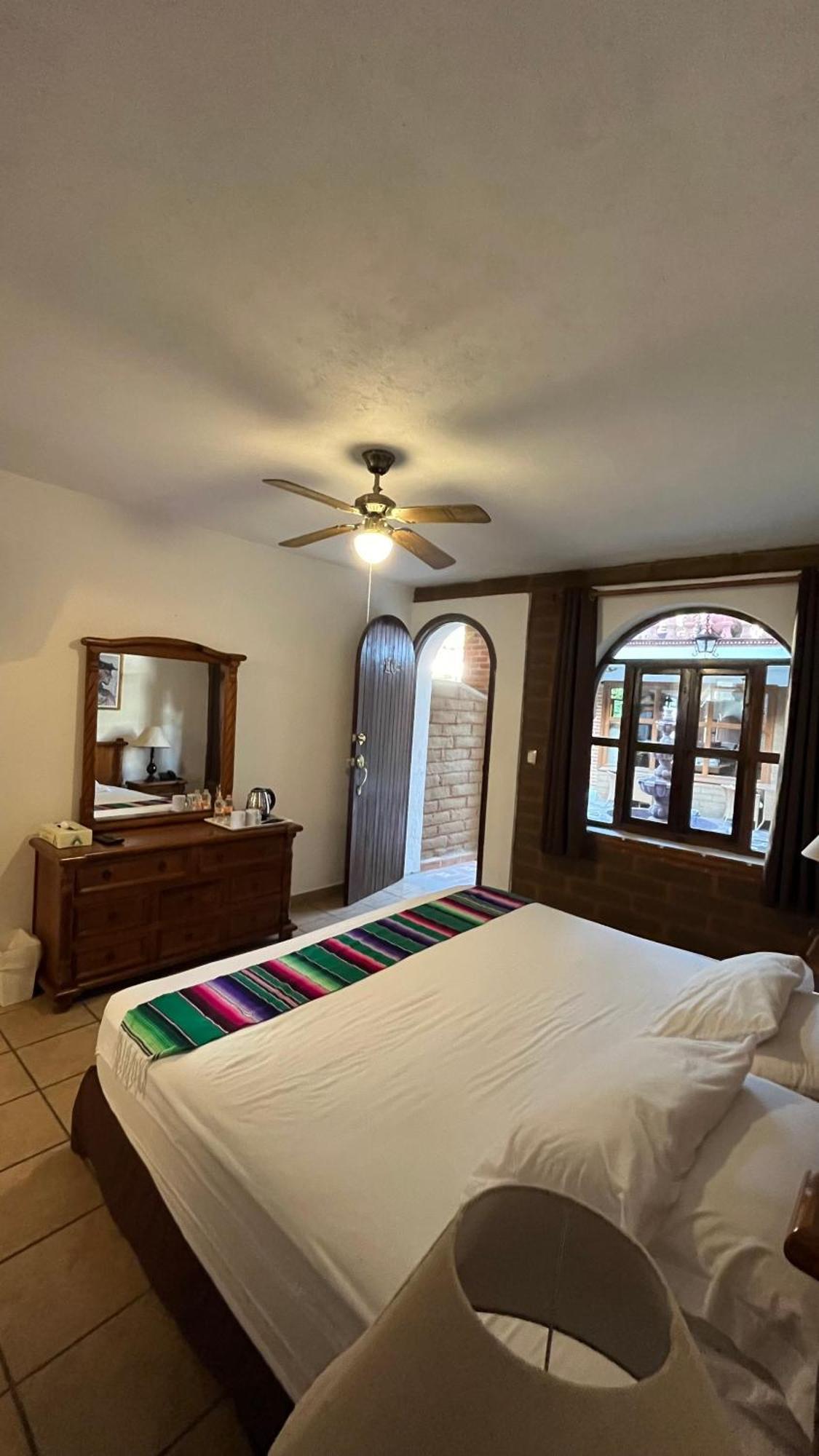Hotel Hacienda Ventana Del Cielo 테포츨란 외부 사진