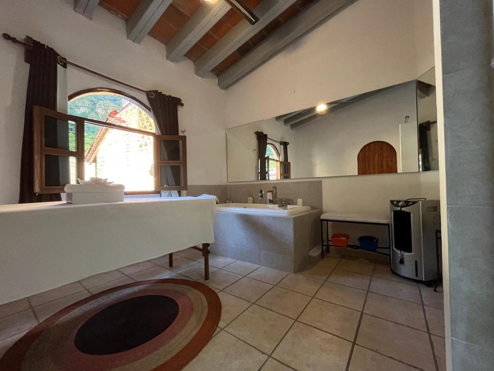 Hotel Hacienda Ventana Del Cielo 테포츨란 외부 사진