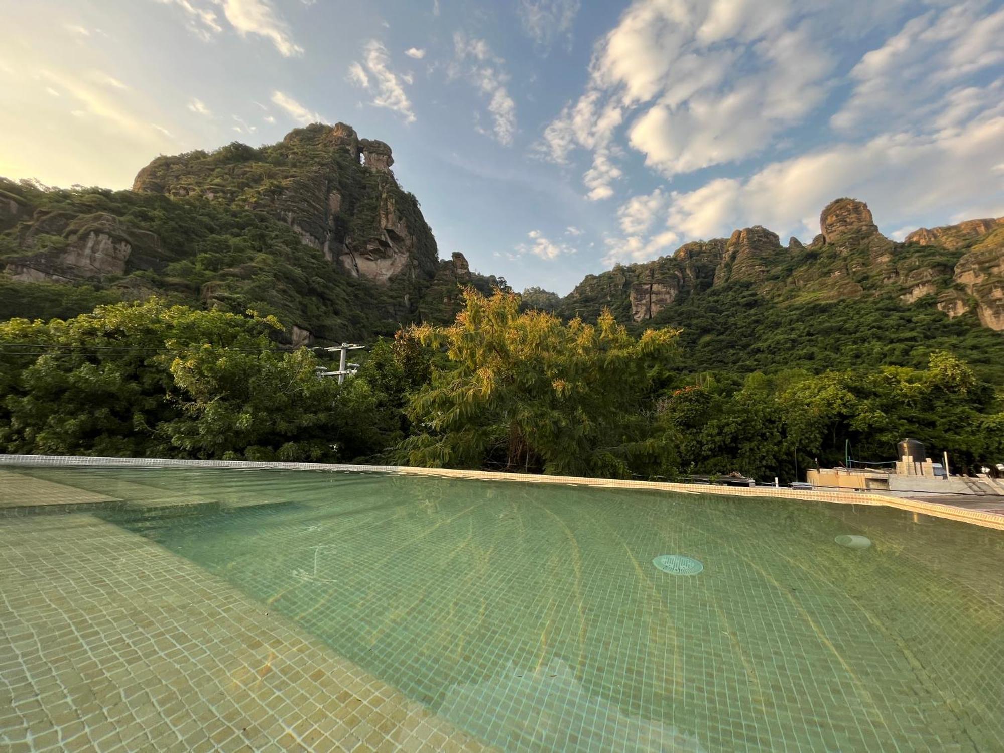 Hotel Hacienda Ventana Del Cielo 테포츨란 외부 사진
